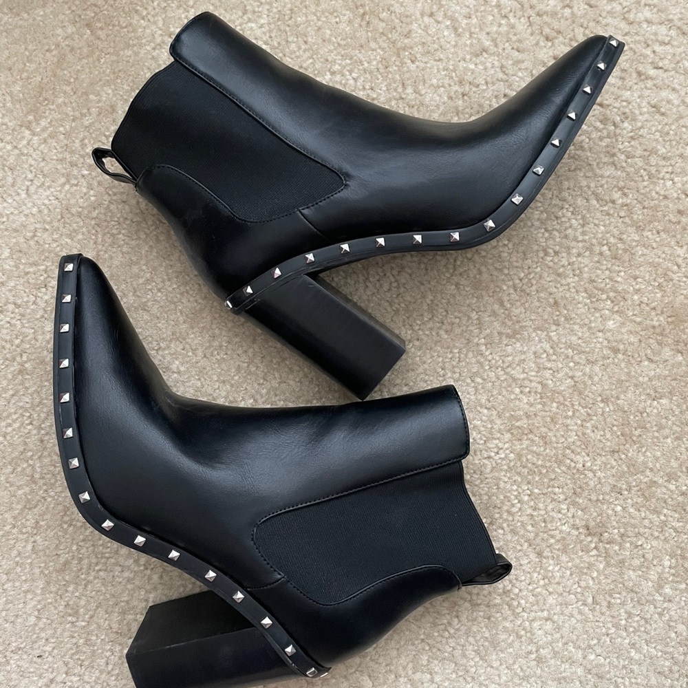 Black Dodger Chelsea Bootie women’s size 10